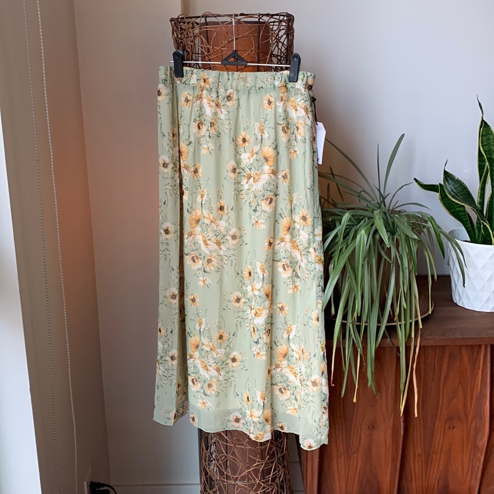 🌸 Dex Midi Skirt